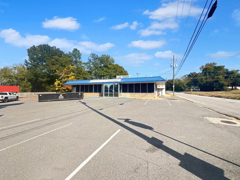 2701 Lurleen B Wallace Blvd, Northport, AL à louer - Photo du bâtiment - Image 2 de 17