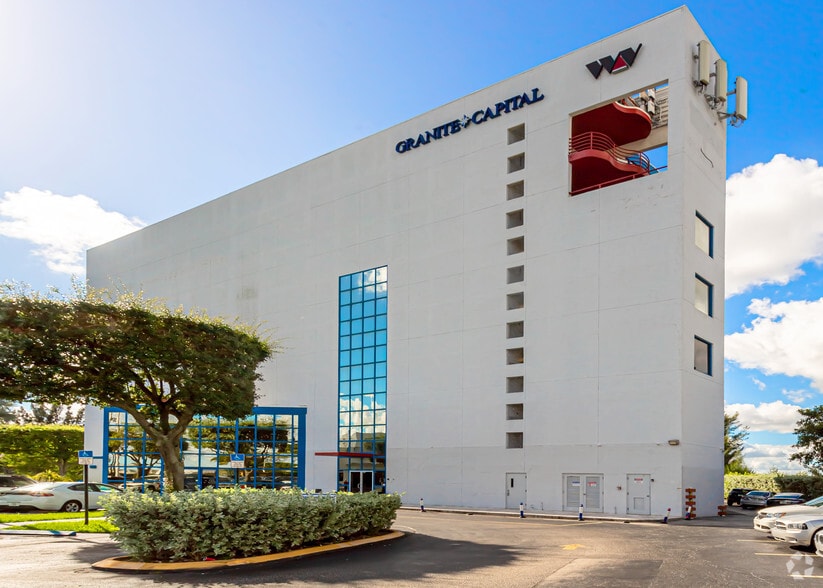 9600 NW 25th St, Miami, FL for lease - Building Photo - Image 2 of 5