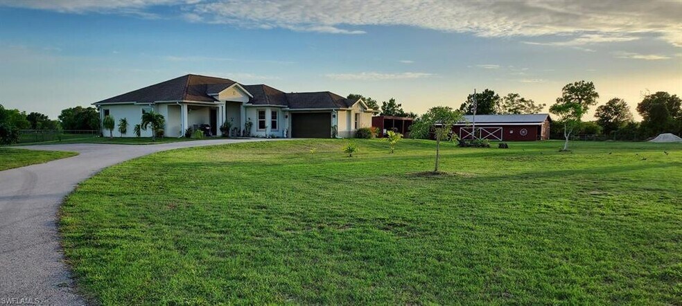 2310 70th Ave NE, Naples, FL à vendre - Photo du bâtiment - Image 2 de 8