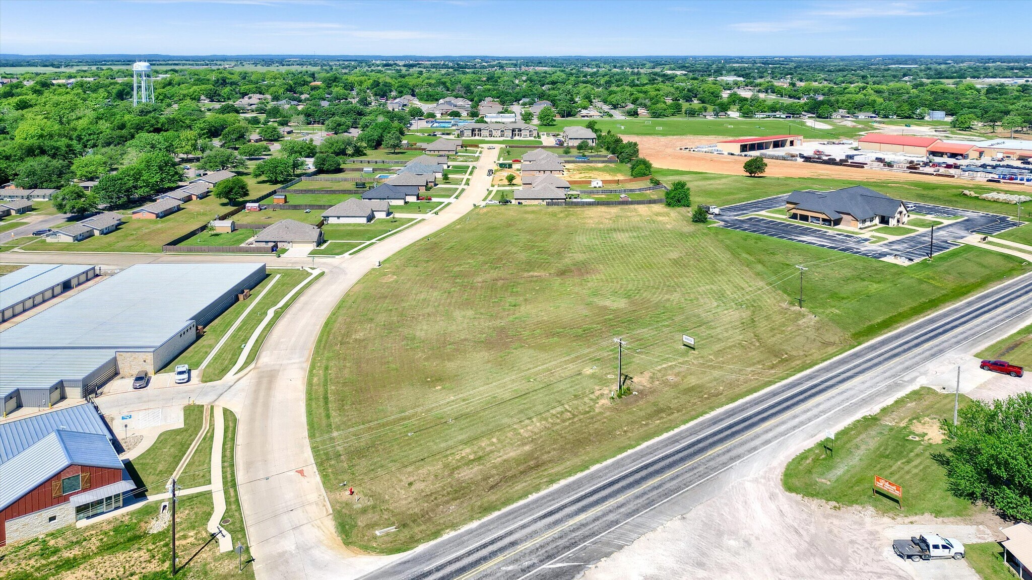305 US 377 hwy, Whitesboro, TX à louer Photo du bâtiment- Image 1 de 36
