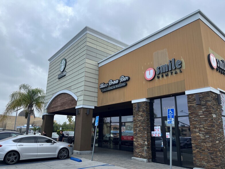 1134 N State College Blvd, Anaheim, CA à louer - Photo du bâtiment - Image 2 de 7