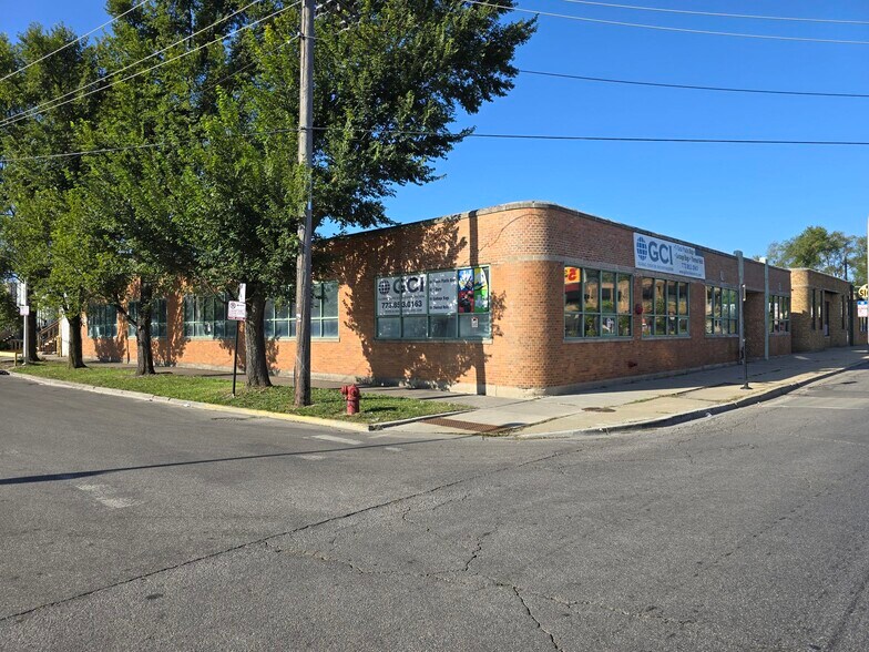 4535 W Addison St, Chicago, IL à vendre - Photo du bâtiment - Image 2 de 16
