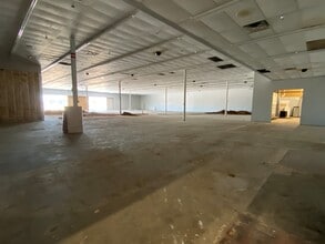4183-4195 E Harry St, Wichita, KS for lease Interior Photo- Image 2 of 6