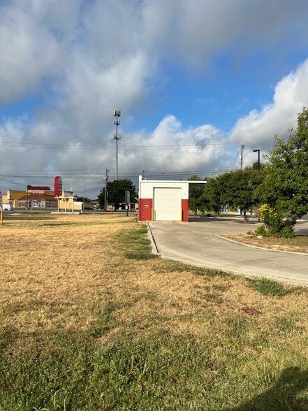 8335 Culebra Rd, San Antonio, TX for sale - Building Photo - Image 2 of 3