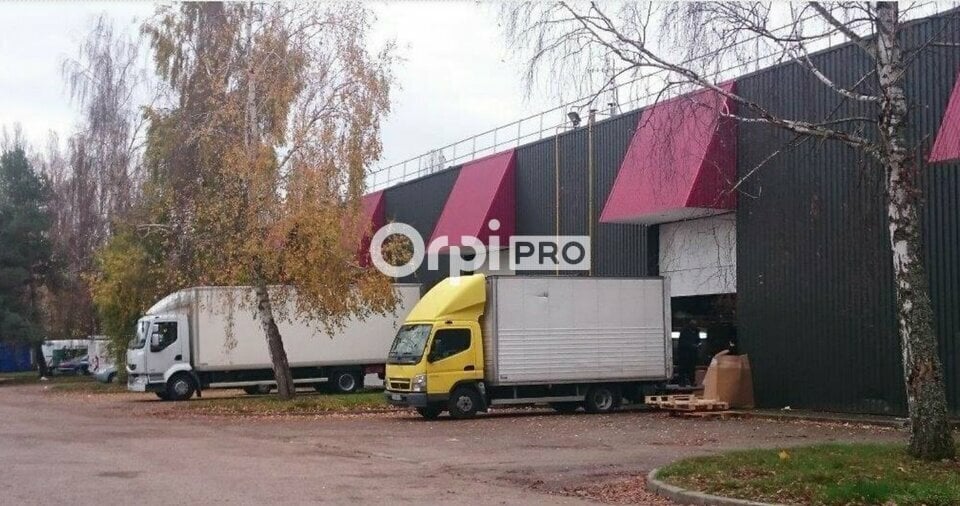 Industrial in Coignières for lease - Building Photo - Image 3 of 5