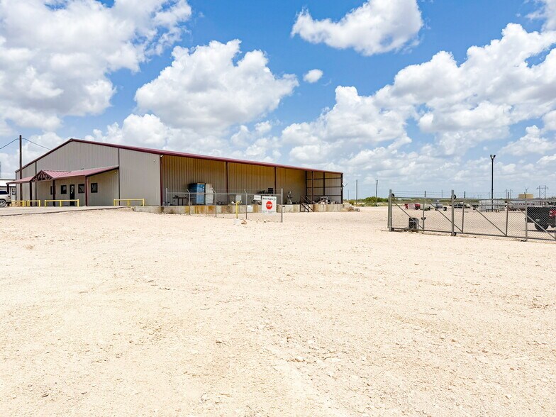 470 Josh Mitchell Ave, Big Lake, TX à vendre - Photo du bâtiment - Image 3 de 20