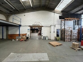 Buckingham Rd, Aylesbury for lease Interior Photo- Image 1 of 3
