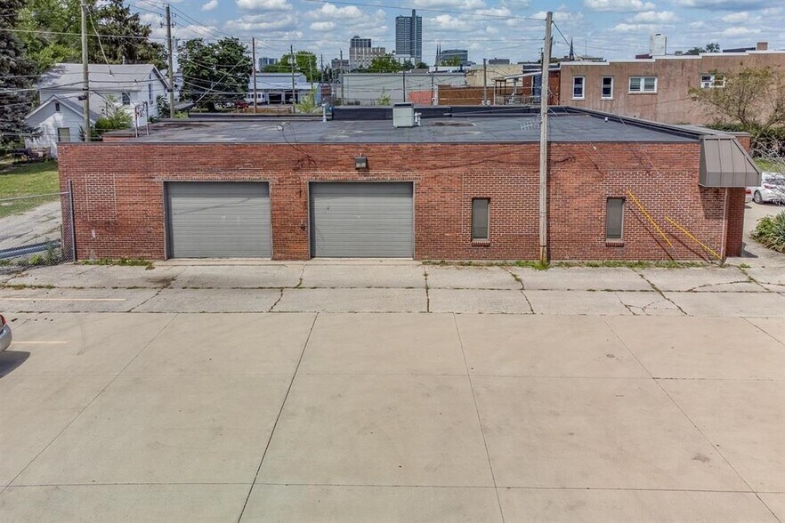 2014 S Calhoun St, Fort Wayne, IN à vendre - Photo du bâtiment - Image 3 de 26