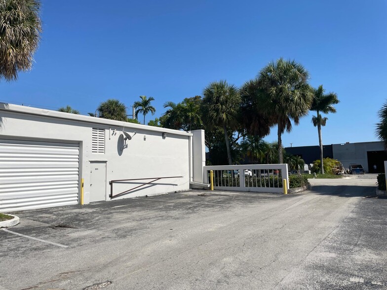 8109 NW 33rd St, Doral, FL for lease - Building Photo - Image 2 of 5