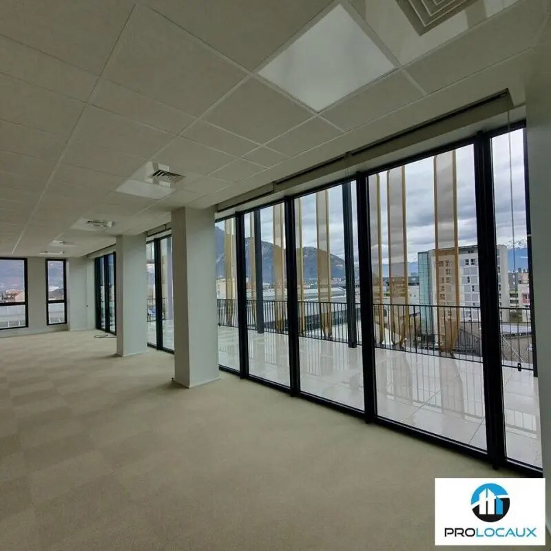 Office in Grenoble for lease Interior Photo- Image 1 of 13