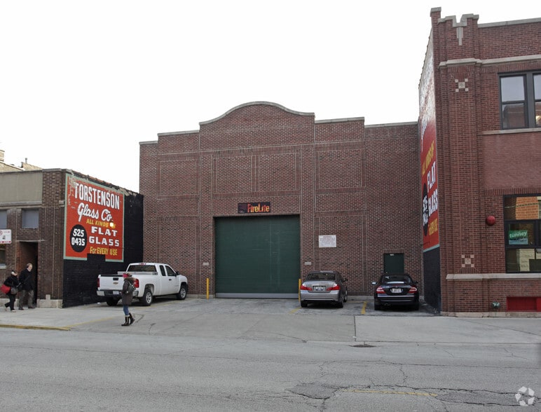 3241-3243 N Sheffield Ave, Chicago, IL for sale - Primary Photo - Image 1 of 2