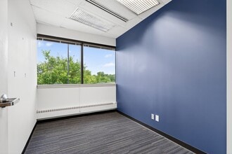 8888 Ladue Rd, Ladue, MO for lease Interior Photo- Image 2 of 10