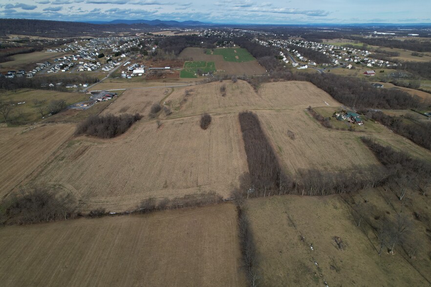 1623 Lost Rd, Martinsburg, WV à vendre - Photo du bâtiment - Image 2 de 22