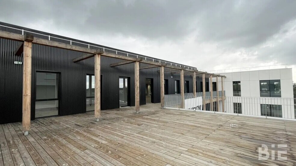 Office in Pessac for lease - Building Photo - Image 2 of 10