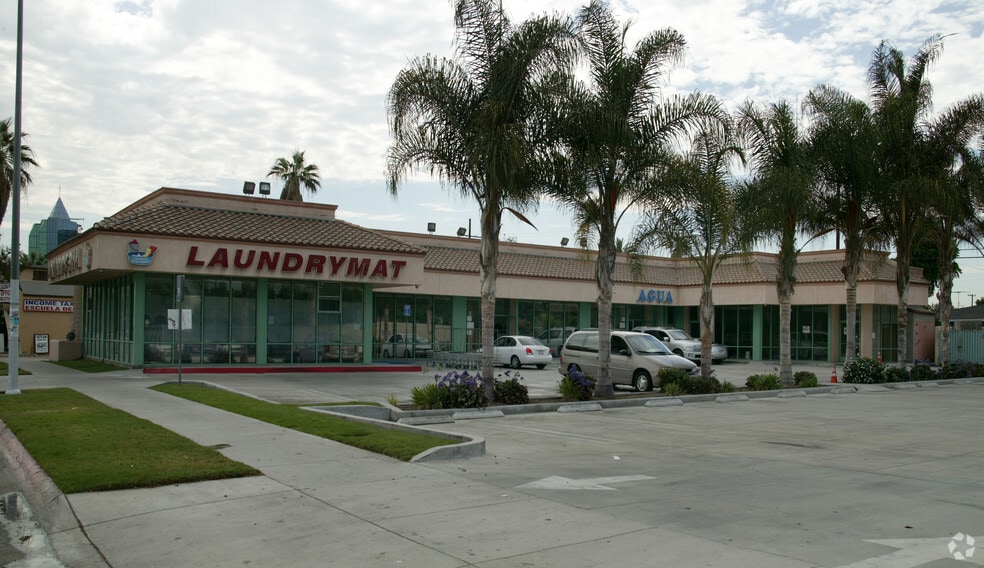 3542-3546 E Imperial Hwy, Lynwood, CA for lease - Primary Photo - Image 1 of 4