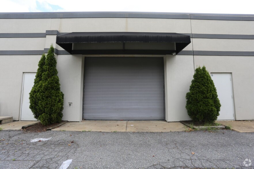 2037-2039 Industrial Dr, Annapolis, MD à louer - Photo du bâtiment - Image 3 de 4
