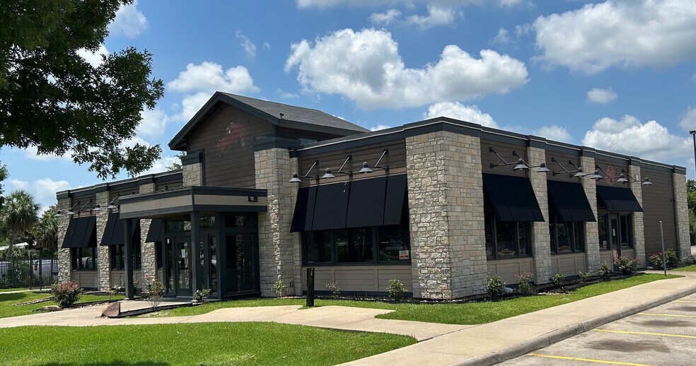 2110 S 6 Hwy, Houston, TX à louer - Photo du bâtiment - Image 2 de 2