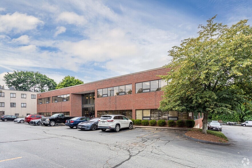 100 Crescent Rd, Needham, MA for lease - Building Photo - Image 1 of 9