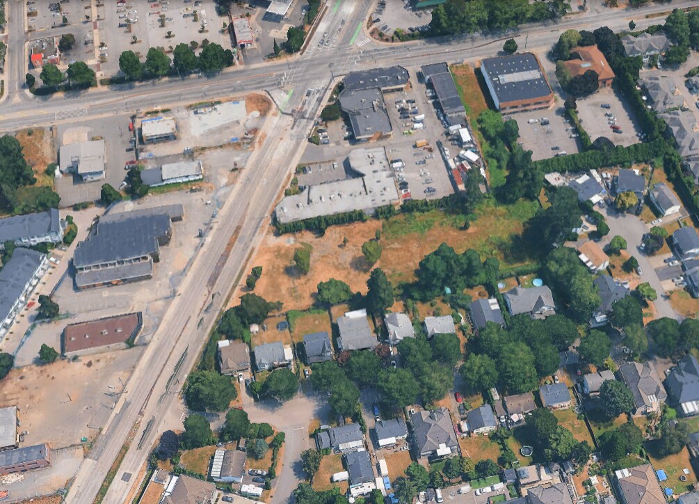 151 Street Surrey portefeuille de 4 propriétés à vendre sur LoopNet.ca Photo du bâtiment- Image 1 de 3