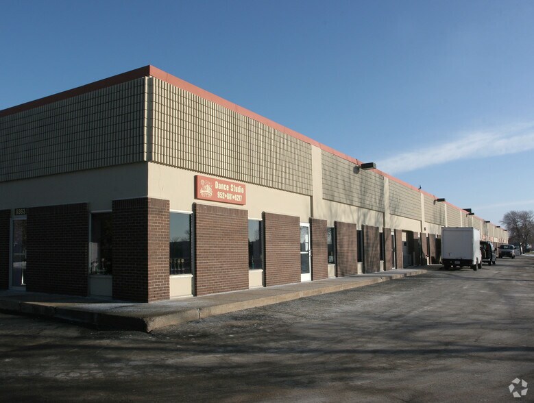 9341-9363 Penn Ave S, Bloomington, MN for lease - Building Photo - Image 2 of 5