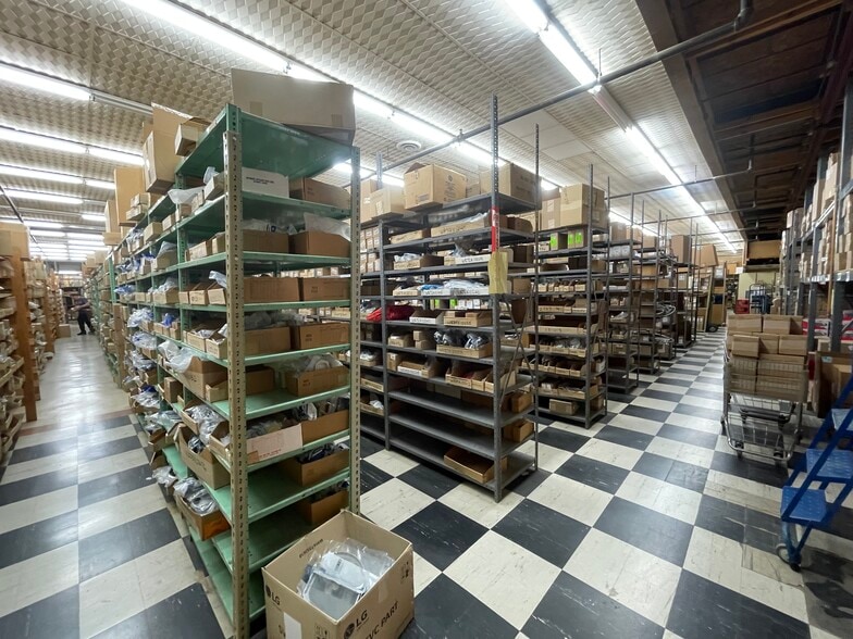 7757 Lawrence, Norridge, IL for lease - Interior Photo - Image 2 of 14