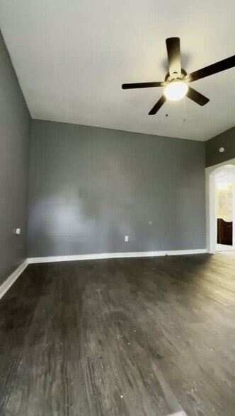 1106 Esplanade St, Marshall, TX à vendre - Vidéo sur l’inscription commerciale - Image 2 de 25