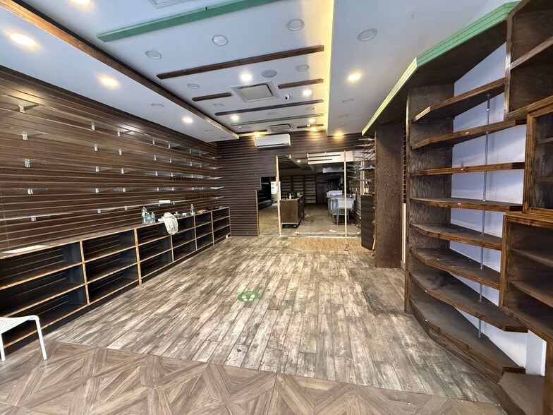 51 E 34th St, New York, NY for lease - Building Photo - Image 2 of 9