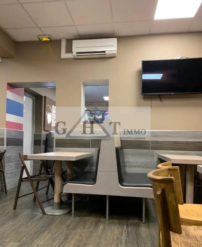 Retail in Melun for sale Building Photo- Image 1 of 3