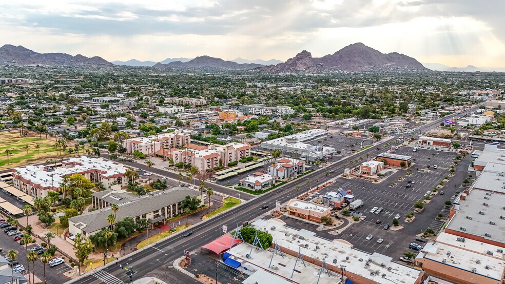 3102-3104 E Indian School Rd, Phoenix, AZ à louer - Photo du bâtiment - Image 2 de 18