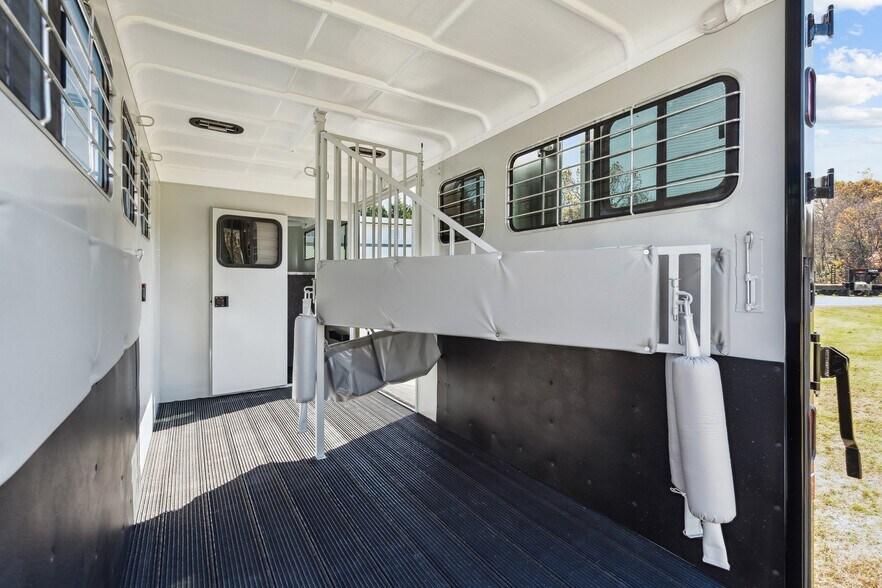 9932 Seminole Trl, Ruckersville, VA à vendre - Photo du bâtiment - Image 3 de 42