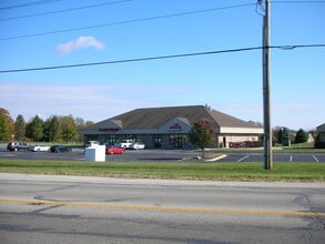 2211 S Park Ave, Alexandria, IN à louer Photo du bâtiment- Image 2 de 5