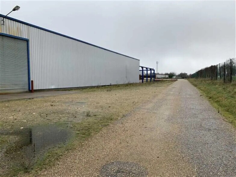 Industrial in Tancarville for lease - Building Photo - Image 3 of 3