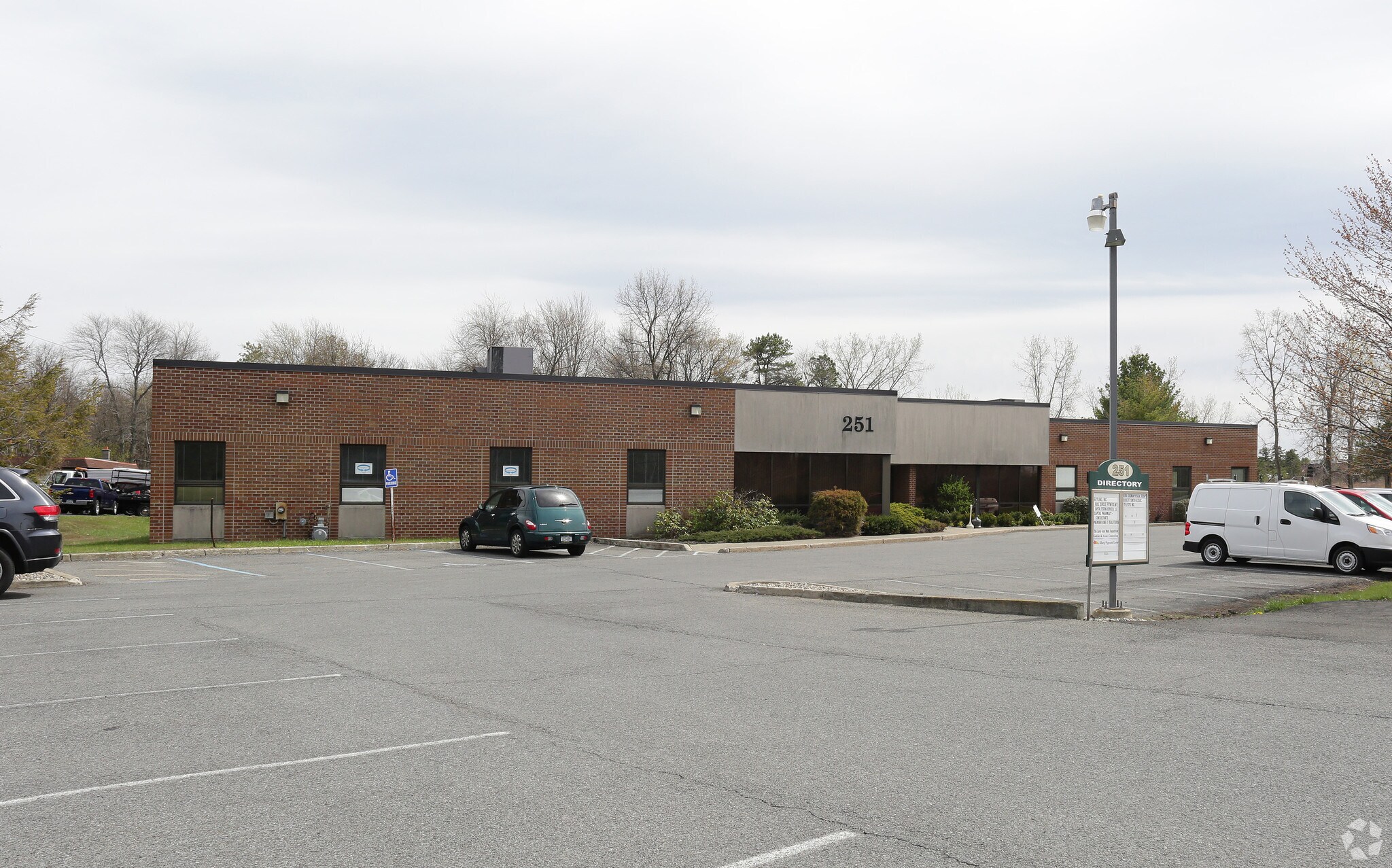 251 New Karner Rd, Colonie, NY à vendre Photo principale- Image 1 de 7