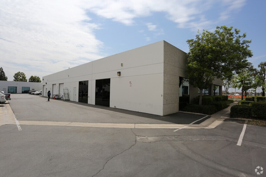 9480 Utica Ave, Rancho Cucamonga, CA à louer - Photo du bâtiment - Image 2 de 4