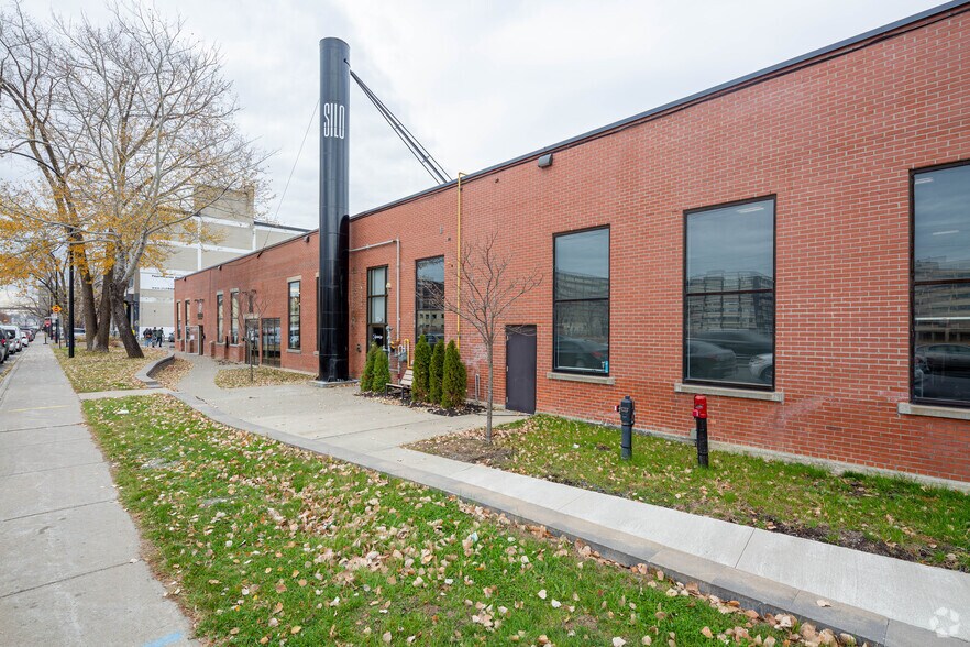 101-111 Rue De Louvain O, Montréal, QC for lease - Building Photo - Image 2 of 8