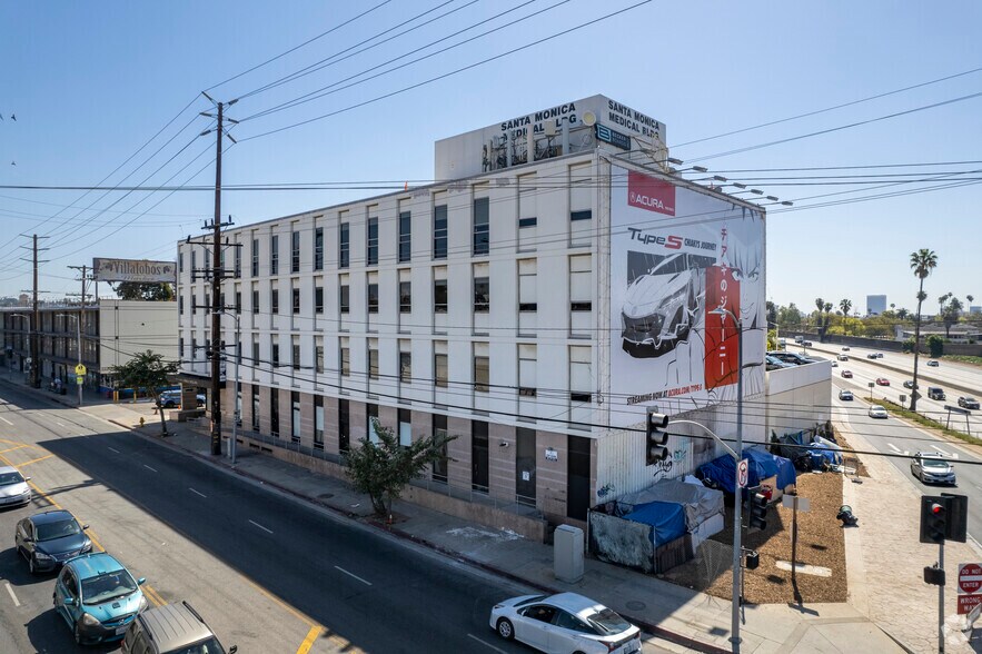 5300 Santa Monica Blvd, Los Angeles, CA à louer - Photo du bâtiment - Image 2 de 5