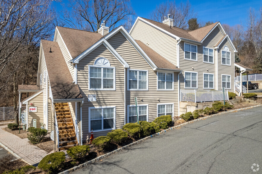 25-51 Springholm Dr, Berkeley Heights, NJ à vendre - Photo du bâtiment - Image 1 de 1