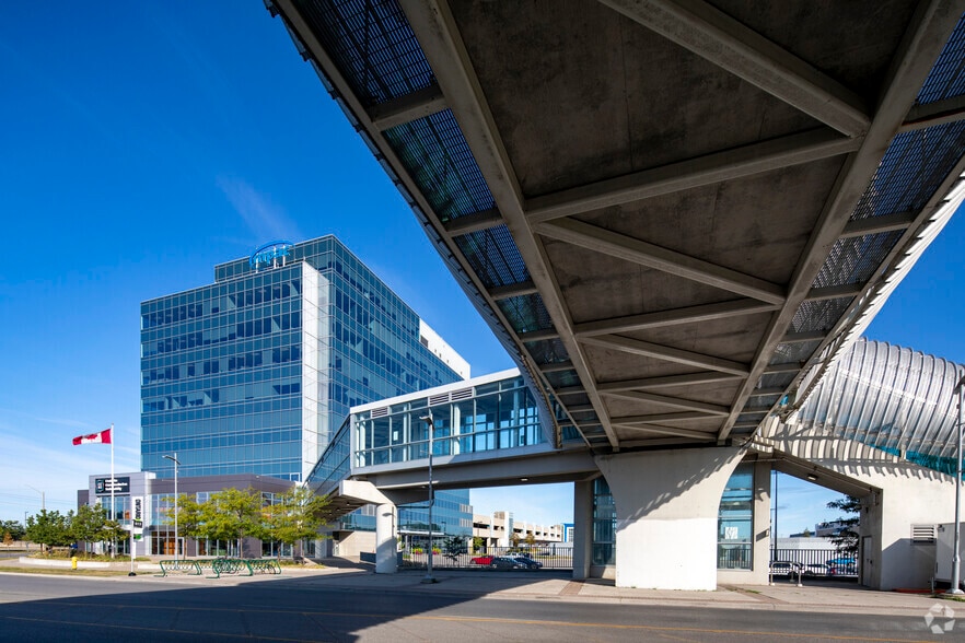 1340 Pickering Pky, Pickering, ON à louer - Photo du bâtiment - Image 2 de 5