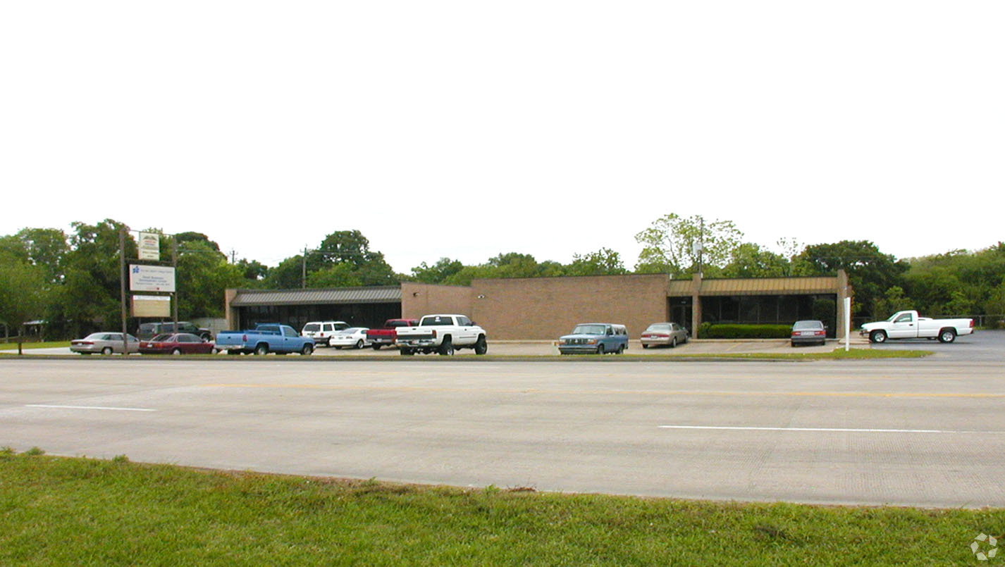 2006 Broadway St, Pearland, TX for lease Primary Photo- Image 1 of 10