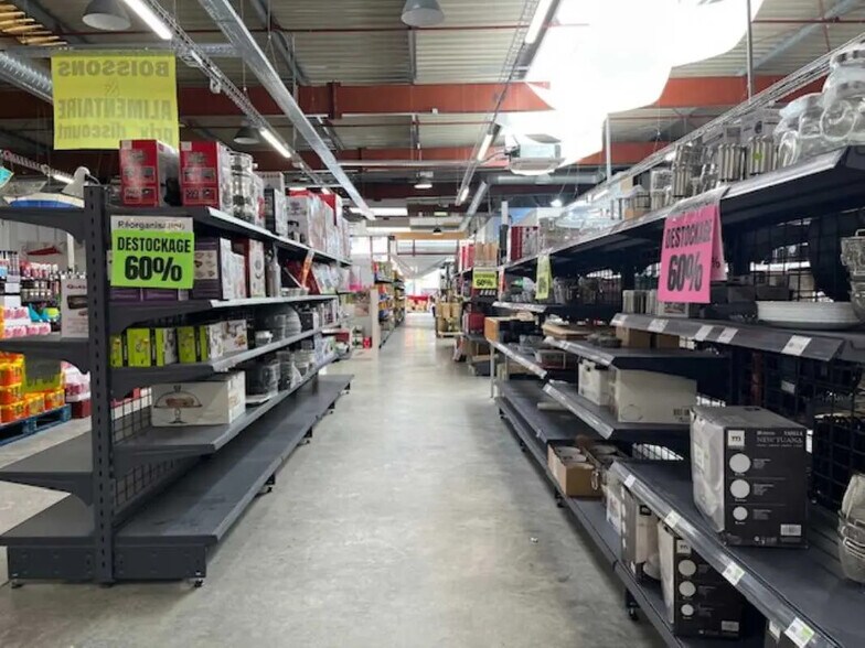 Retail in Toulouse for lease - Building Photo - Image 2 of 10