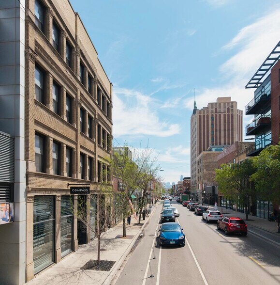 1643 N Milwaukee Ave, Chicago, IL à louer - Photo du bâtiment - Image 3 de 13