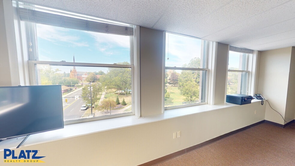 197 W Market St, Warren, OH for lease - Interior Photo - Image 2 of 18