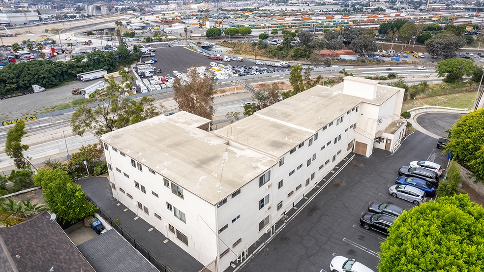 571 Fairview Ave, Los Angeles, CA for sale - Building Photo - Image 3 of 38
