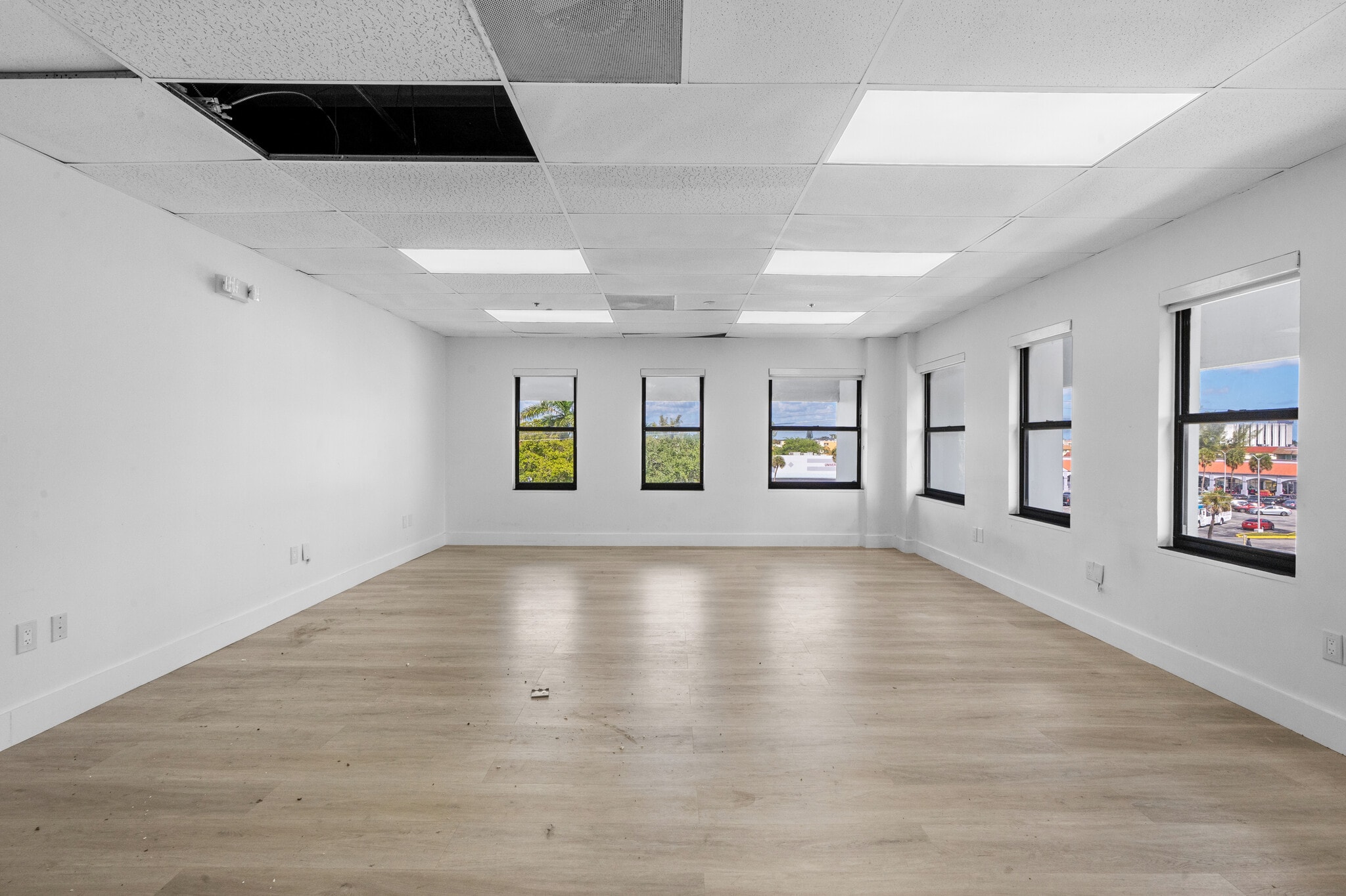 4200 NW 16th St, Lauderhill, FL for lease Interior Photo- Image 1 of 1