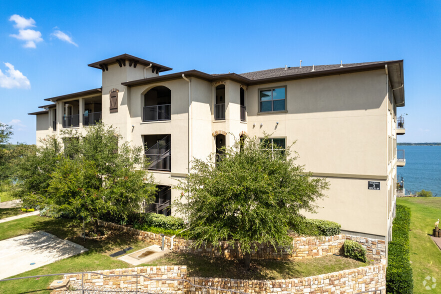 500 Waters Edge Dr, Lake Dallas, TX for sale - Primary Photo - Image 1 of 1