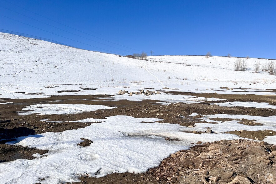 319 Nolanridge Crt NW, Calgary, AB à vendre - Photo du bâtiment - Image 2 de 2