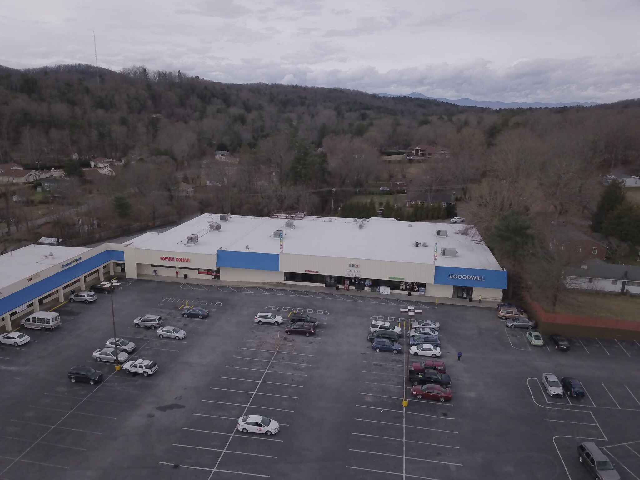 2111 Asheville Hwy, Hendersonville, NC for lease Building Photo- Image 1 of 8