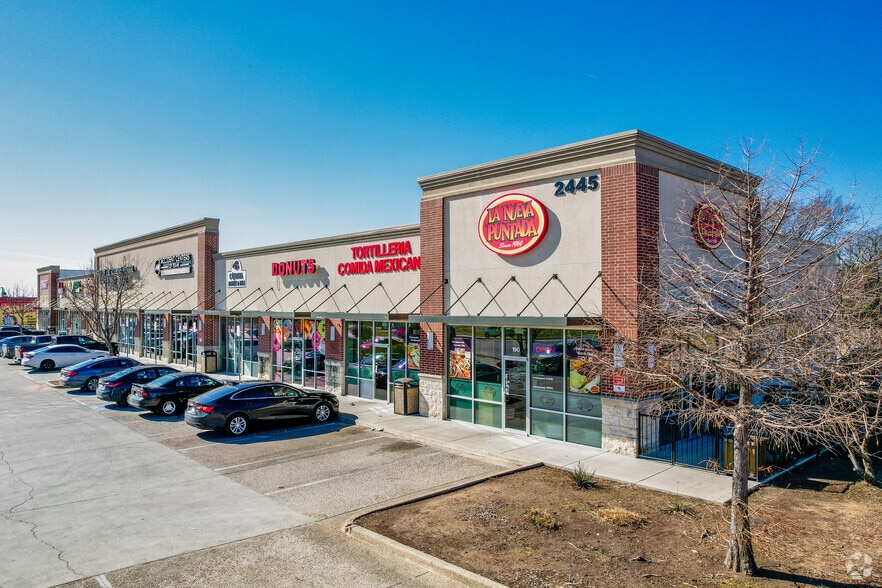 2445 S Buckner Blvd, Dallas, TX à louer - Photo du bâtiment - Image 2 de 4