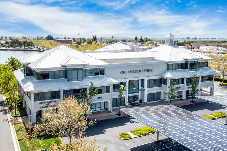 1 Harbor Ctr, Suisun City, CA à louer - Photo principale - Image 1 de 8