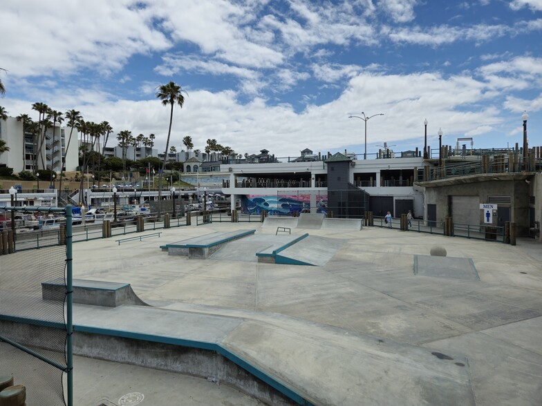 123 International Boardwalk, Redondo Beach, CA à louer - Photo du bâtiment - Image 3 de 12